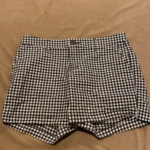 Old Navy Everyday Dress Shorts, Size 4, Black/White.